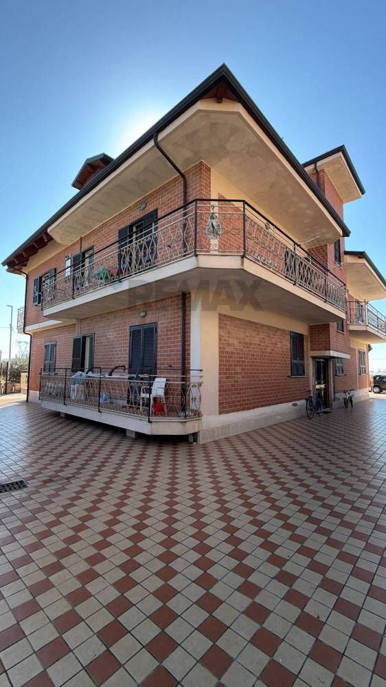 casa indipendente in vendita a Cancello ed Arnone