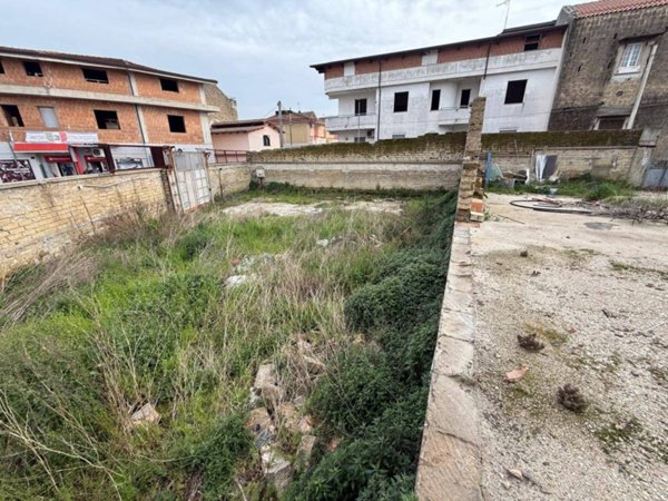 casa indipendente in vendita a Cancello ed Arnone