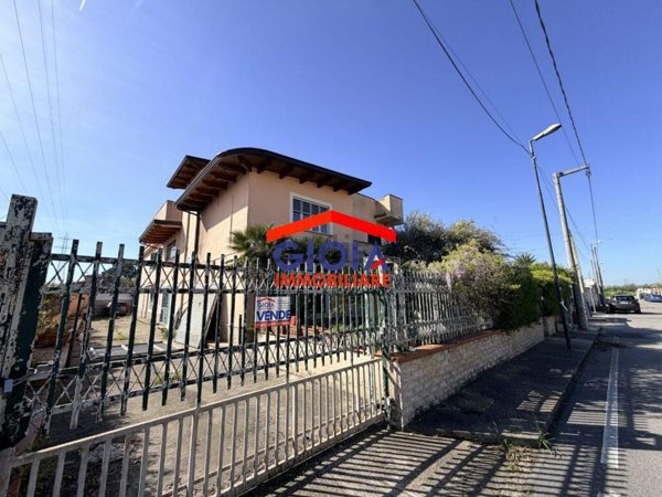 casa indipendente in vendita a Cancello ed Arnone