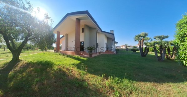 casa indipendente in vendita a Cancello ed Arnone