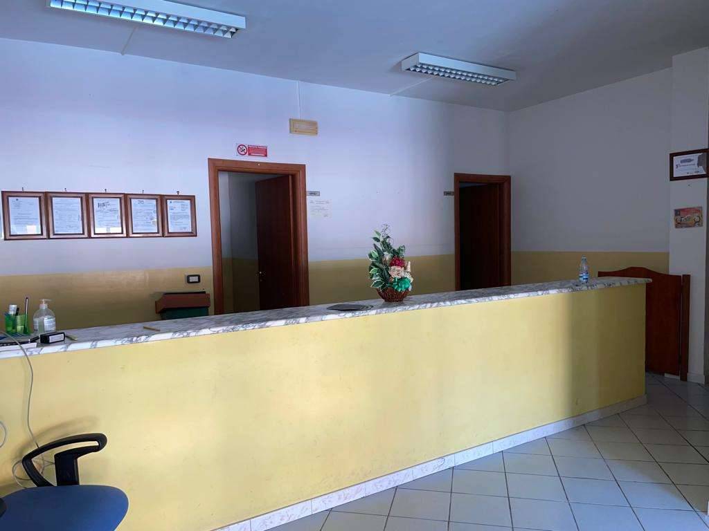 locale commerciale in vendita a Cancello ed Arnone