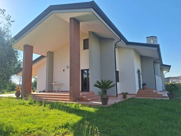 casa indipendente in vendita a Cancello ed Arnone