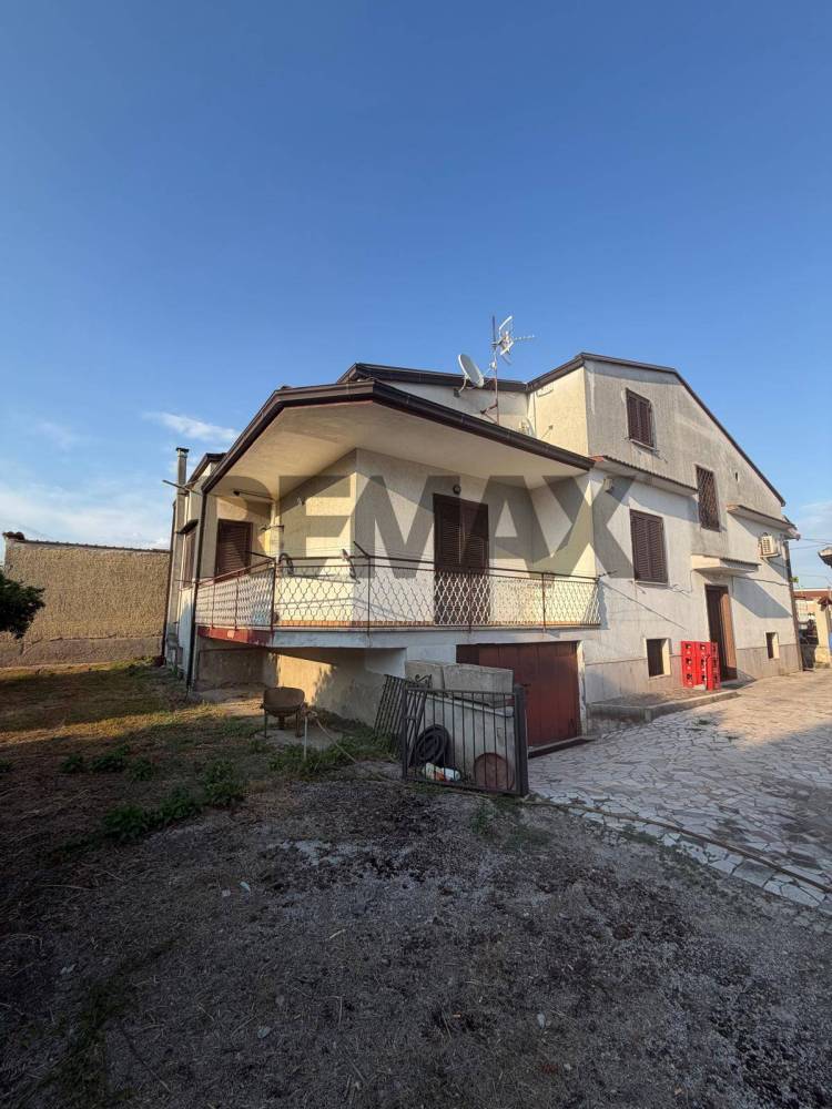 casa indipendente in vendita a Cancello ed Arnone