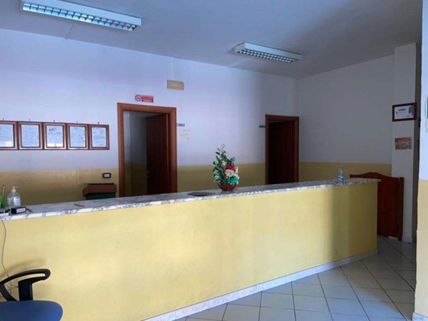 locale commerciale in vendita a Cancello ed Arnone