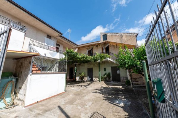 casa indipendente in vendita a Cancello ed Arnone