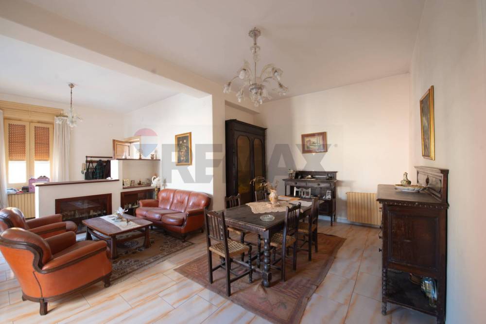 casa indipendente in vendita a Cancello ed Arnone
