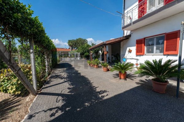 casa indipendente in vendita a Cancello ed Arnone