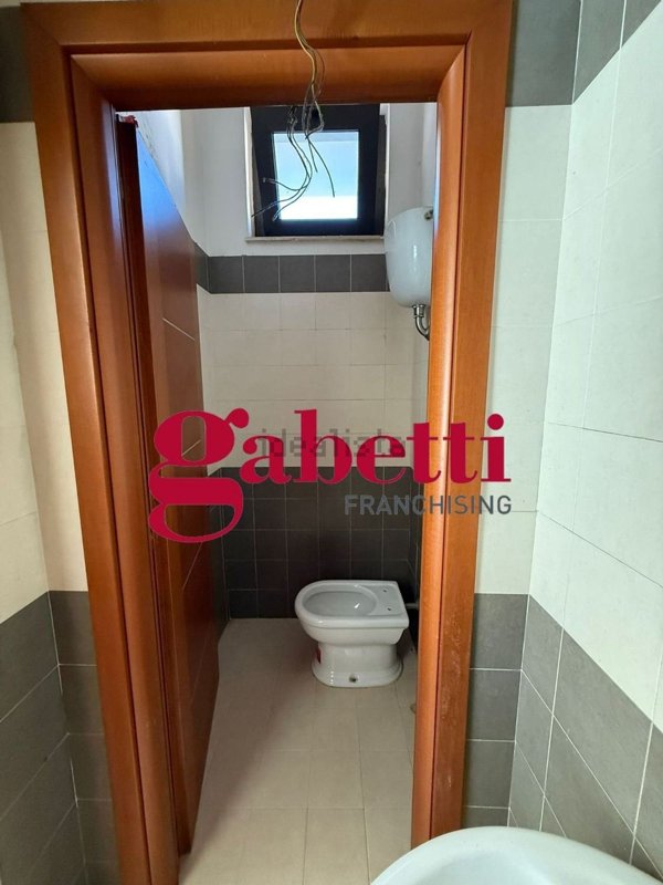 negozio in vendita a Capodrise