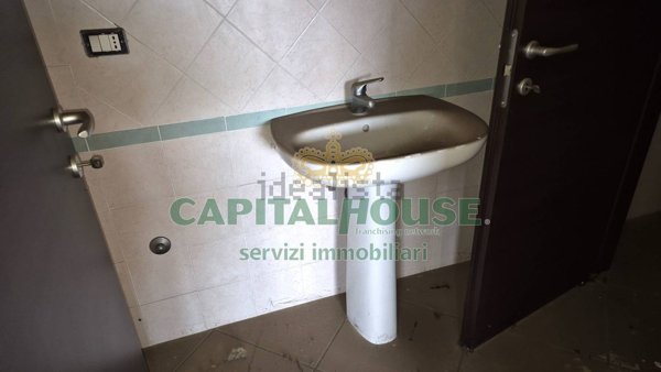 locale commerciale in vendita a Capodrise
