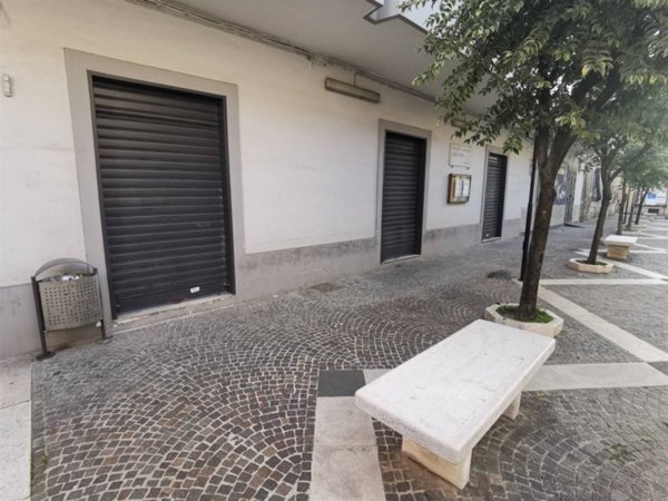 locale commerciale in vendita a Capodrise