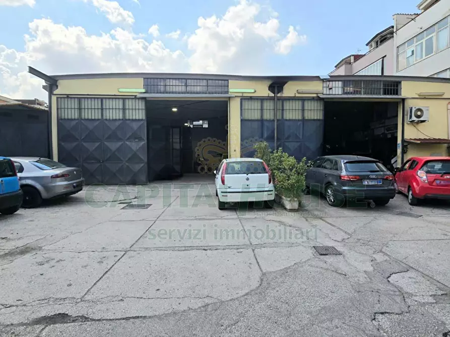 locale commerciale in vendita a Capodrise