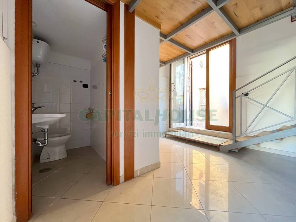 locale commerciale in vendita a Capodrise