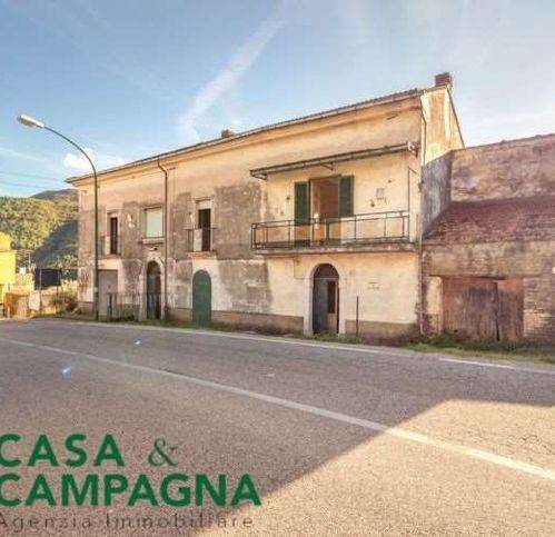 casa indipendente in vendita a Capriati a Volturno