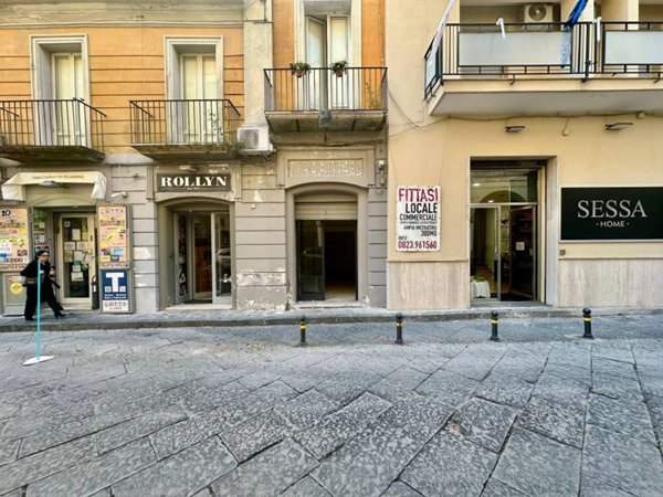 negozio in vendita a Capua