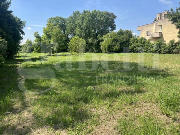 terreno edificabile in vendita a Capua