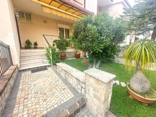 casa indipendente in vendita a Capua