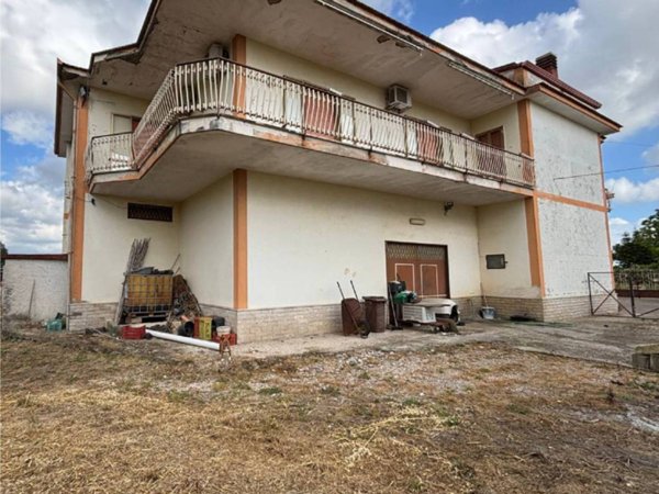 casa indipendente in vendita a Capua