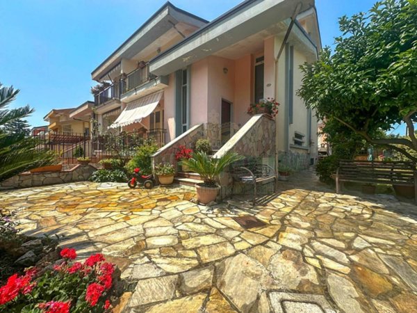 casa indipendente in vendita a Capua