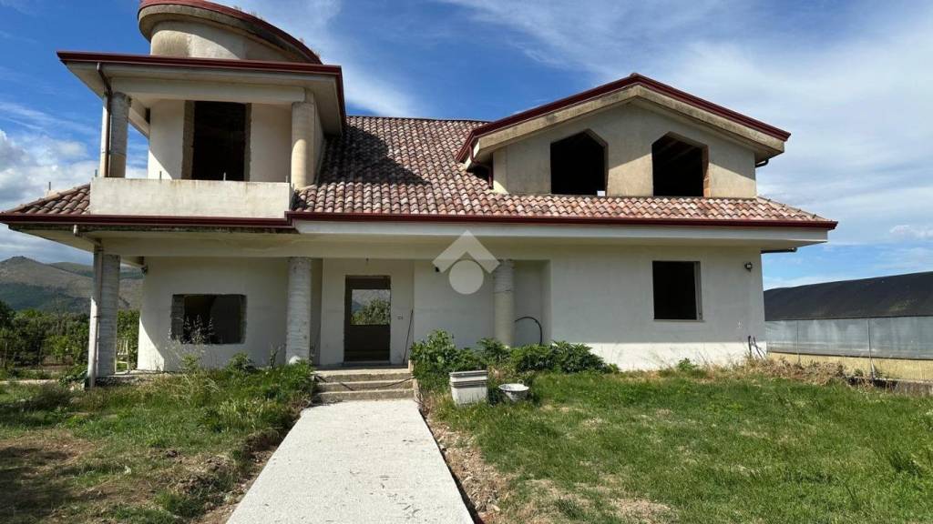 capannone in vendita a Capua