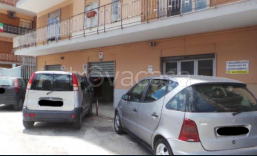 locale commerciale in vendita a Capua