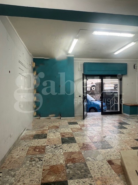 locale commerciale in vendita a Capua
