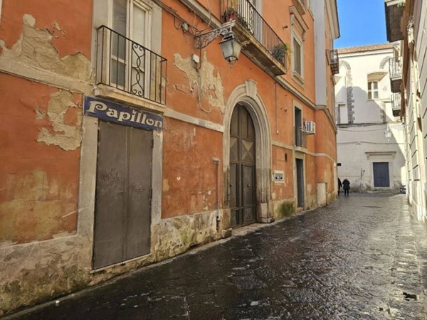 negozio in vendita a Capua