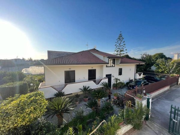 casa indipendente in vendita a Capua