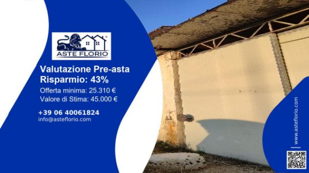 locale commerciale in vendita a Capua