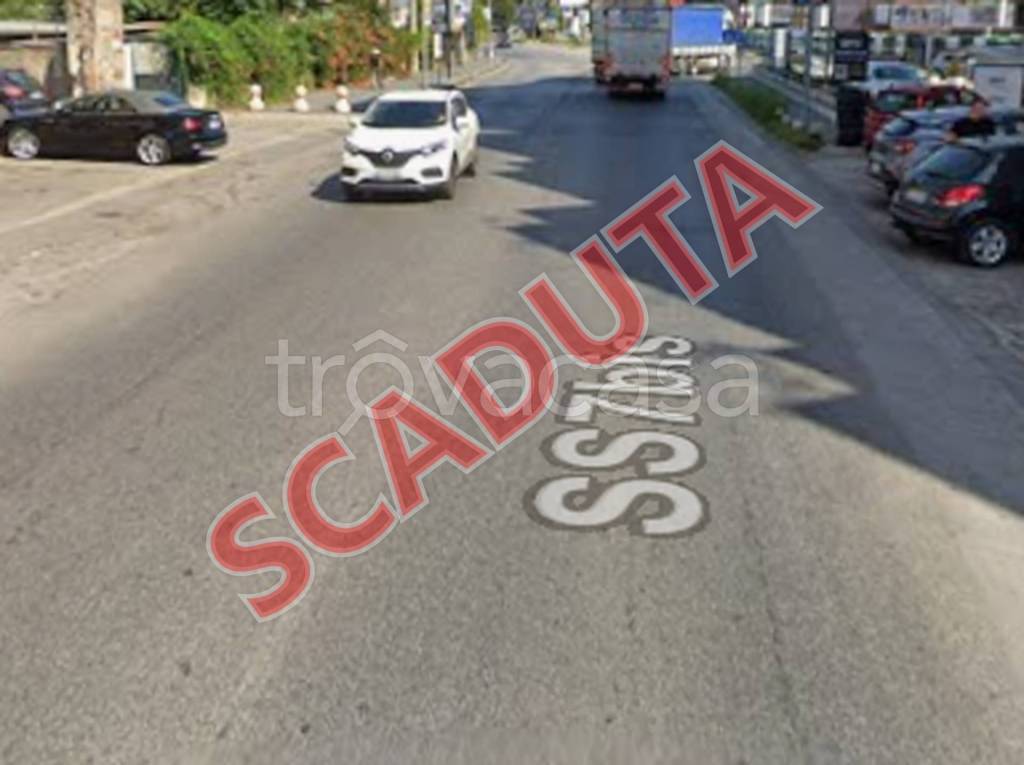 locale commerciale in vendita a Capua