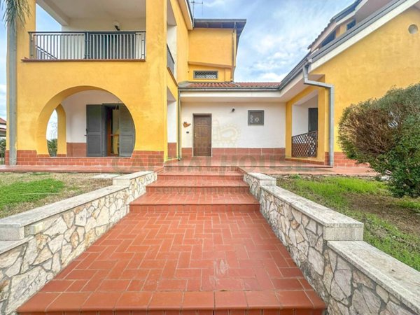 casa indipendente in vendita a Capua in zona Sant'Angelo in Formis
