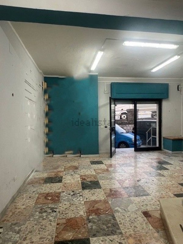 locale commerciale in vendita a Capua
