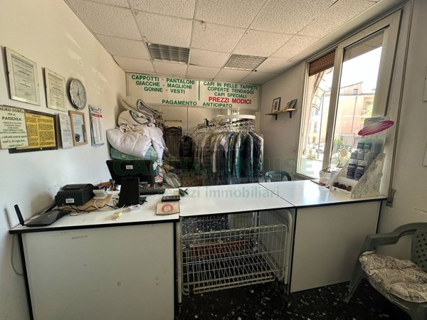 locale commerciale in vendita a Capua