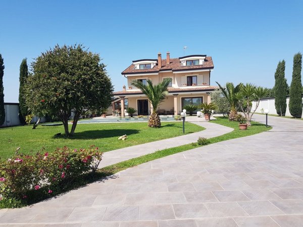 casa indipendente in vendita a Capua