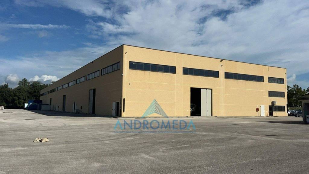 capannone in vendita a Capua