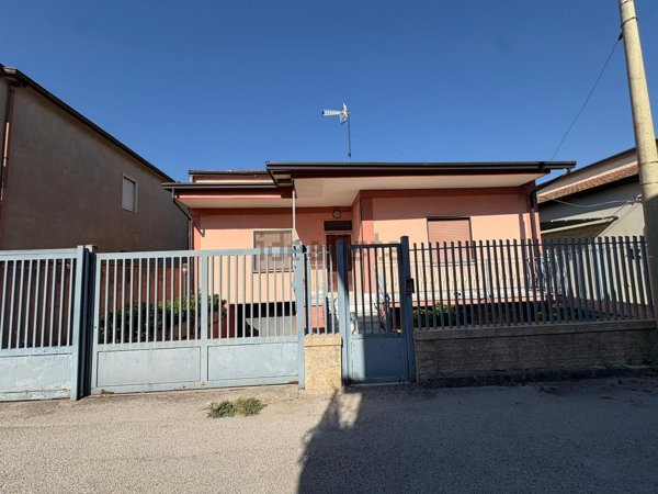 casa indipendente in vendita a Capua in zona Sant'Angelo in Formis
