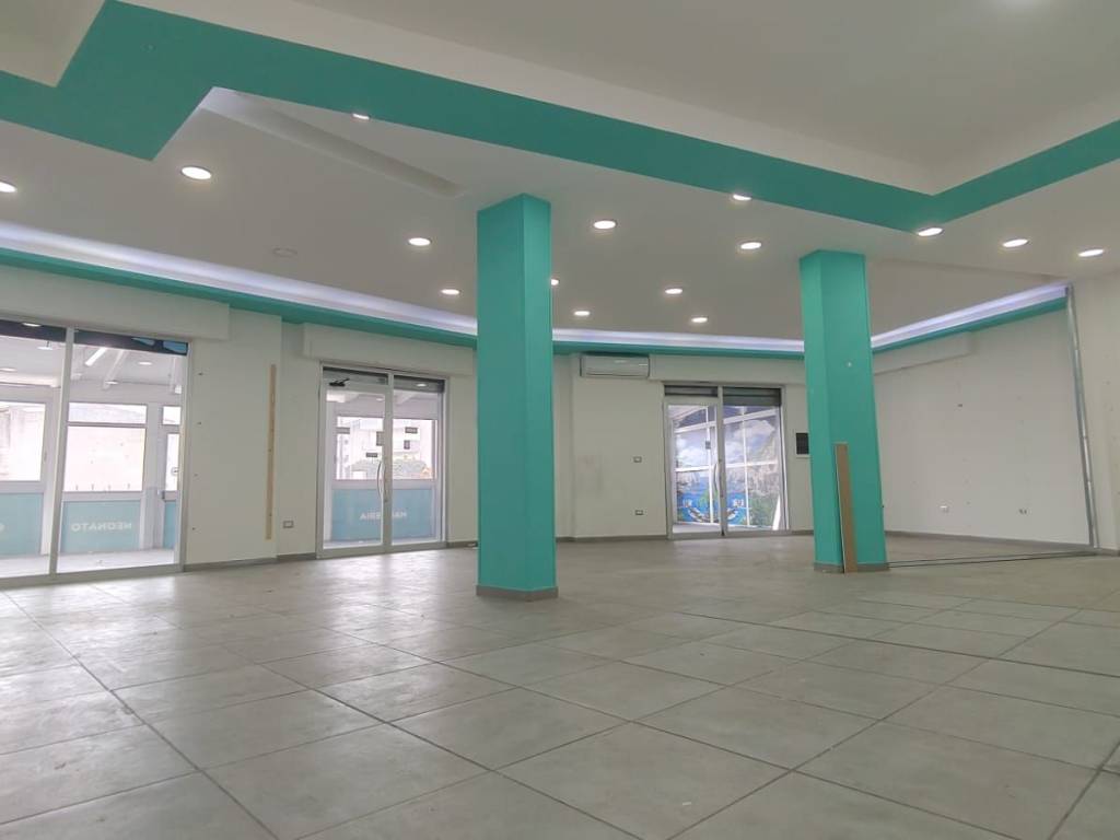 negozio in vendita a Carinaro