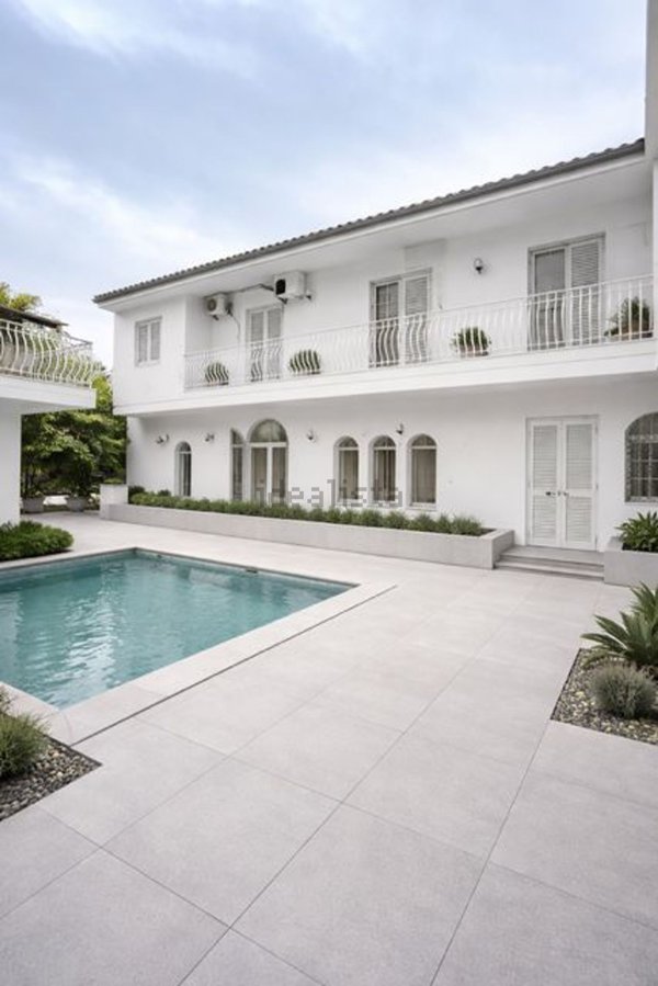 esavano in vendita a Carinaro