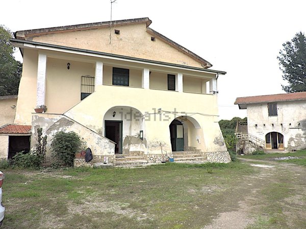 pentavano in vendita a Carinola