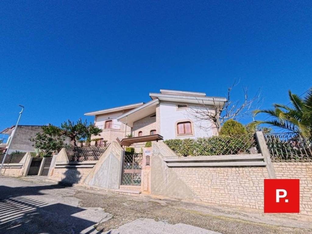 casa indipendente in vendita a Carinola in zona Casale