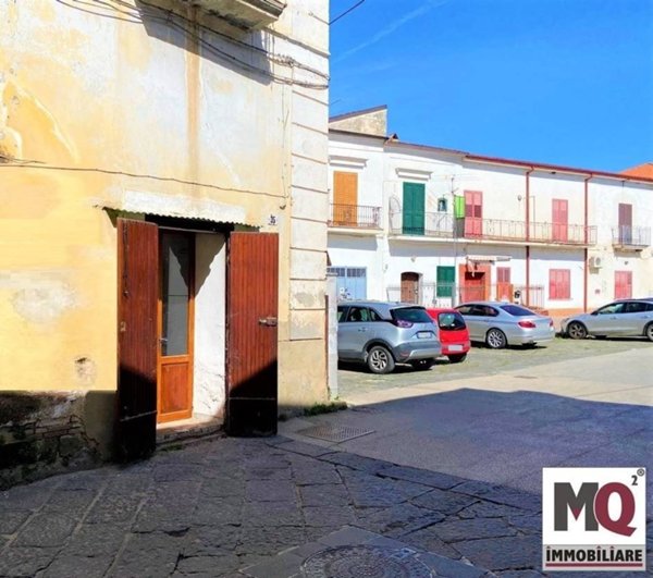 negozio in vendita a Carinola