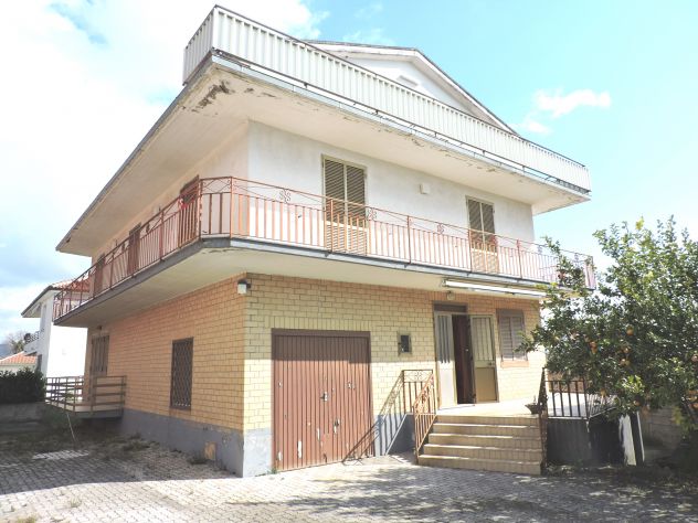 casa indipendente in vendita a Carinola in zona Casanova