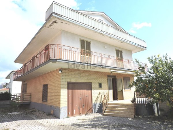 casa indipendente in vendita a Carinola in zona Casanova
