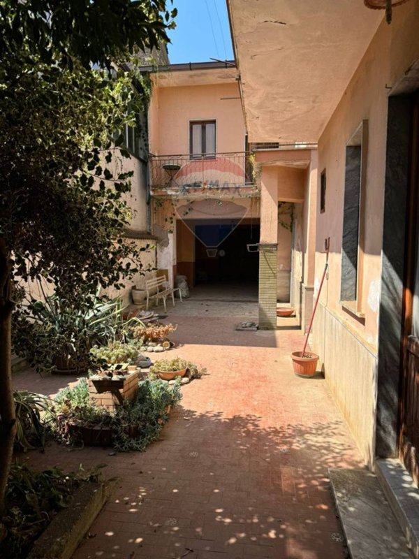 casa indipendente in vendita a Carinola in zona Nocelleto