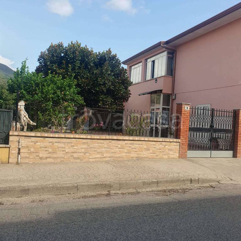 casa indipendente in vendita a Carinola in zona Casanova