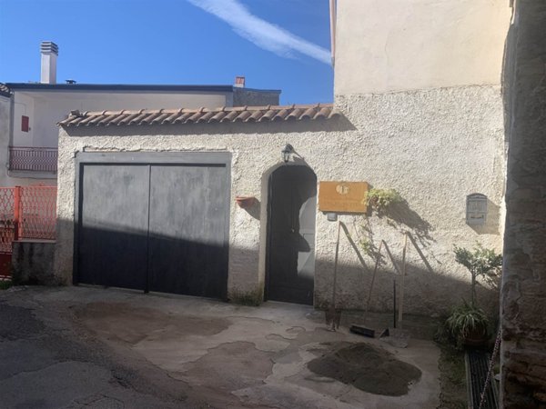 casa indipendente in vendita a Carinola in zona Ventaroli