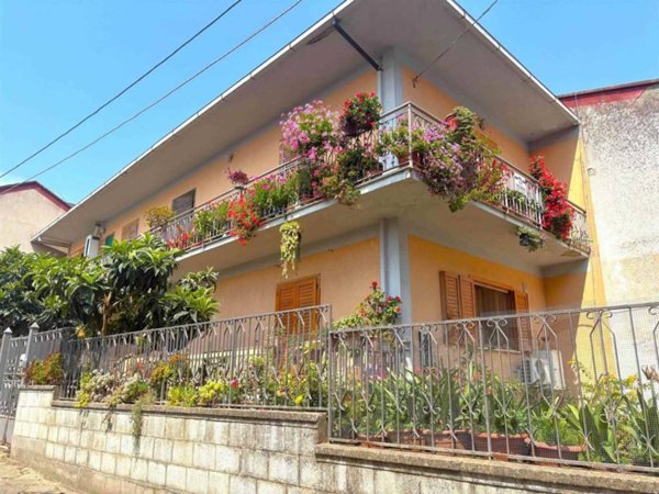 casa indipendente in vendita a Carinola in zona Nocelleto