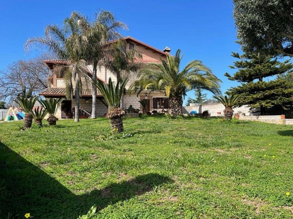 casa indipendente in vendita a Carinola in zona Nocelleto