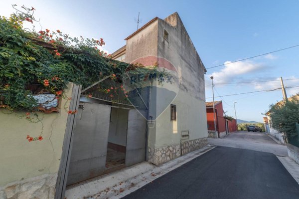 casa indipendente in vendita a Carinola in zona Nocelleto