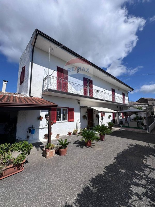 casa indipendente in vendita a Carinola in zona Nocelleto
