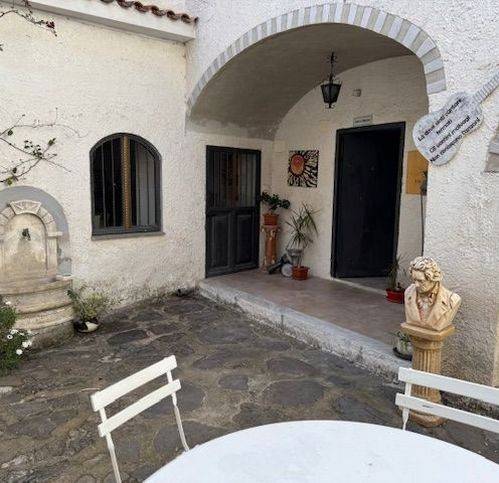 negozio in vendita a Carinola